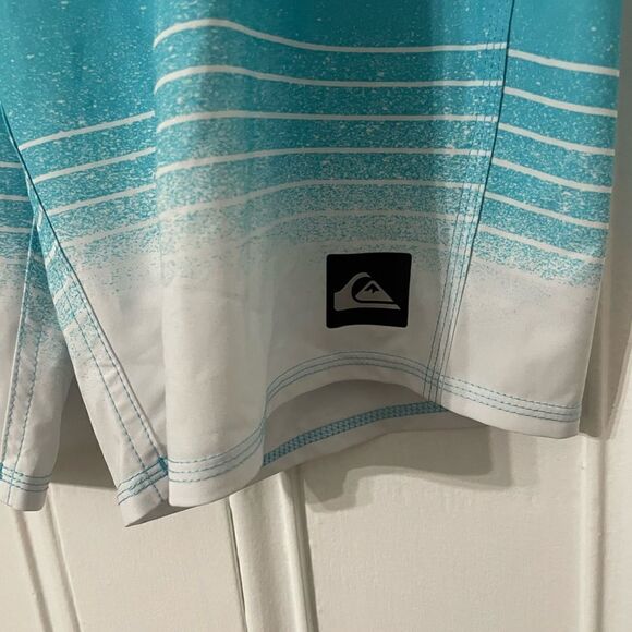 Quicksilver bathing suit  - Picture 4 of 5